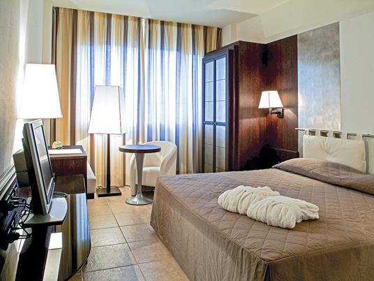 SMARTBOX - Relax per due a Chianciano Terme: accesso di 4 ore alla Spa con camera in appoggio e kit Spa - Cofanetto regalo - 7