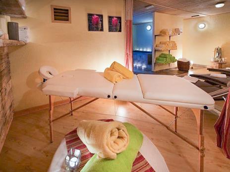 SMARTBOX - Due cuori a Livigno: 1 notte in camera Romantic con pausa relax, aperitivo e cena di 3 portate - Cofanetto regalo - 5