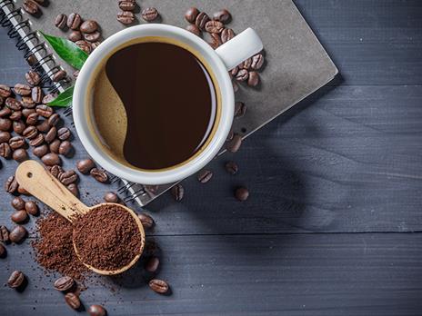 SMARTBOX - Ammazzacaffè Time: 1 bottiglia di grappa e 2 confezioni di caffè miscela arabica a domicilio - Cofanetto regalo - 5