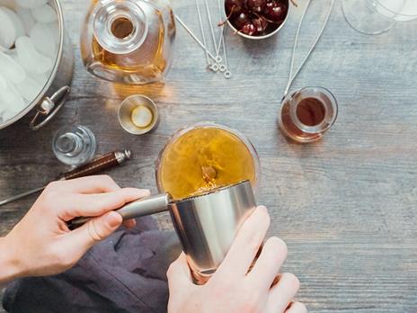 SMARTBOX - Negroni fai da te: 1 bottiglia di Gin, 1 di Vermouth e 1 di Bitter con dosatore a domicilio - Cofanetto regalo - 5