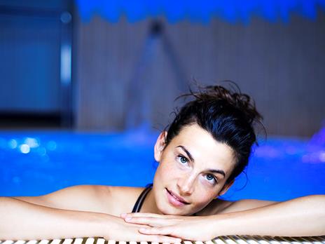 SMARTBOX - 1 ingresso Spa per 2 e massaggio Venus di coppia - Cofanetto regalo - 2