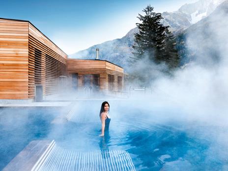 SMARTBOX - Spa da sogno - Cofanetto regalo - 1 ingresso di 5h presso un centro QC Terme e un regalo benessere per 2 persone - 3