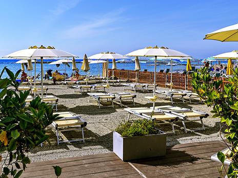 SMARTBOX - Al cuore del Golfo Dianese: 2 notti con colazione e servizio spiaggia incluso - Cofanetto regalo - 13