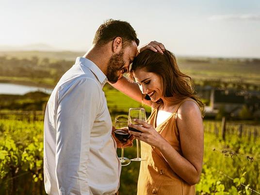 SMARTBOX - Enologia in Veneto: visita e degustazione con 1 o 2 bottiglie di vino - Cofanetto regalo - 9