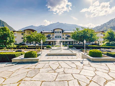 SMARTBOX - Ad un passo dal Sì: 1 notte in hotel 5* con accesso Spa per novelli sposi - Cofanetto regalo - 5