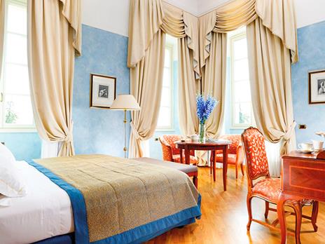 SMARTBOX - Un amore da favola: 1 notte con cena in castello per 2 sposi - Cofanetto regalo - 2