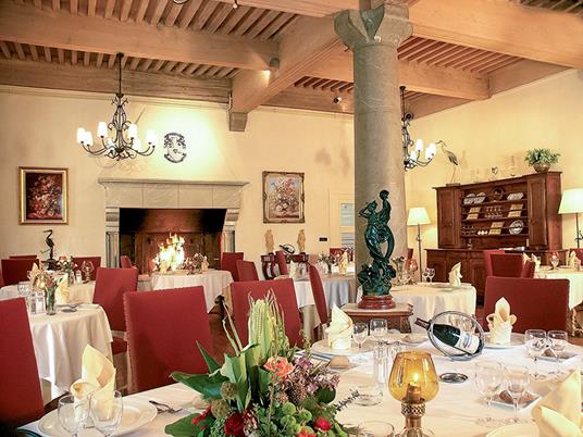 SMARTBOX - Un amore da favola: 1 notte con cena in castello per 2 sposi - Cofanetto regalo - 3