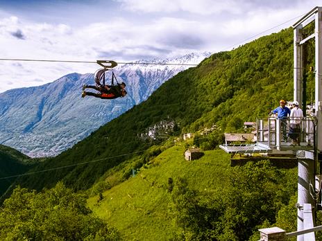 SMARTBOX - Matrimonio ad alta quota: 1 avventura adrenalinica in volo per 2 novelli sposi - Cofanetto regalo - 6