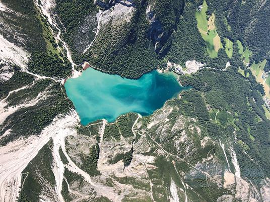 SMARTBOX - Magiche Dolomiti dall'alto: esclusivo volo in elicottero sul Lago di Braies per 5 persone - Cofanetto regalo - 2