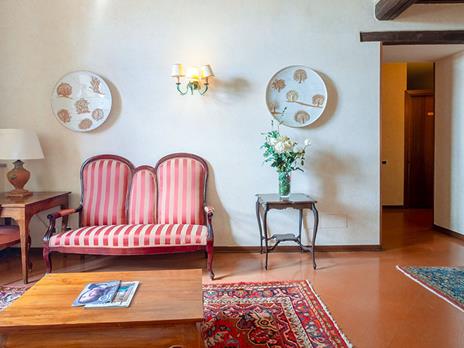 SMARTBOX - 1 incantevole notte nel centro storico di Gubbio in hotel 4* con drink di benvenuto - Cofanetto regalo - 2