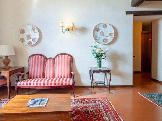 SMARTBOX - 1 incantevole notte nel centro storico di Gubbio in hotel 4* con drink di benvenuto - Cofanetto regalo - 2