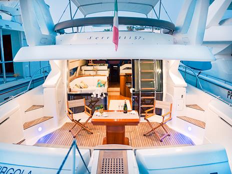 SMARTBOX - 1 notte di lusso in Yacht con romantica cena ormeggiati in porto - Cofanetto regalo - 5