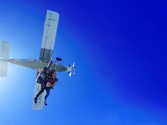 SMARTBOX - Adrenalina al quadrato: volo in paracadute tandem per 2 appassionati - Cofanetto regalo - 2