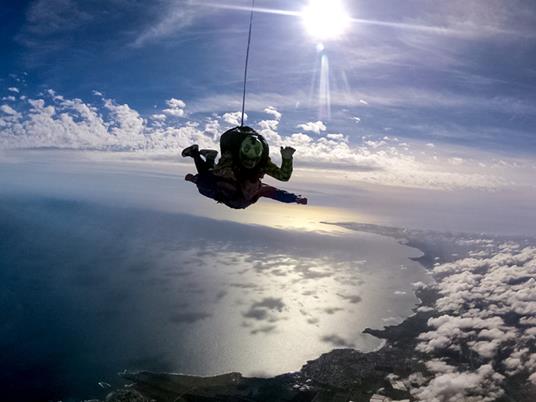 SMARTBOX - Adrenalina al quadrato: volo in paracadute tandem per 2 appassionati - Cofanetto regalo - 3