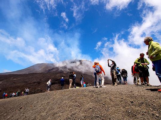 SMARTBOX - Avventura esplosiva sull'Etna: trekking guidato tra i crateri del vulcano - Cofanetto regalo - 4