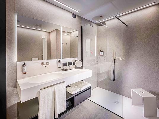 SMARTBOX - Parentesi gourmet a Jesolo: 1 notte in hotel 5* con cena romantica - Cofanetto regalo - 2