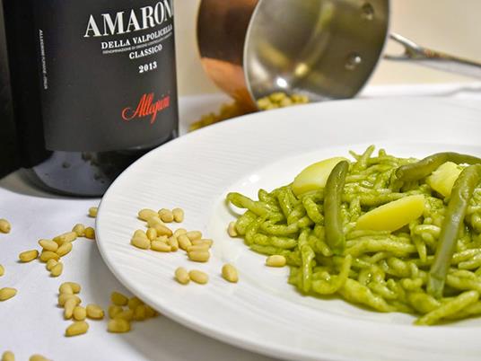 SMARTBOX - 1 notte in Junior Suite in residenza d'epoca 4* a Genova con cena e attività di avvistamento cetacei - 3