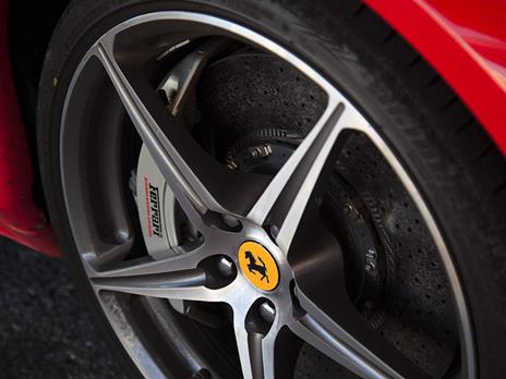 SMARTBOX - Ferrari F488 GTB su pista: 2 giri sul Circuito di Castelletto e video a bordo - Cofanetto regalo - 6