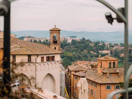 SMARTBOX - Al cuore di Perugia: 1 notte in esclusivo hotel con sfizioso aperitivo in terrazza - Cofanetto regalo - 3