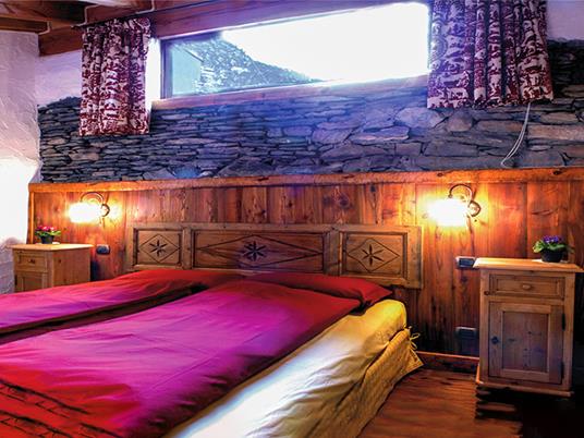 SMARTBOX - Soggiorno in Valle d'Aosta: 1 notte in Mini Suite, 1 cena e 1 ingresso ai castelli valdostani - Cofanetto regalo - 3