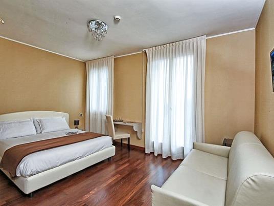 SMARTBOX - In viaggio con amore: romantici soggiorni di 2 notti con cena - Cofanetto regalo - 3