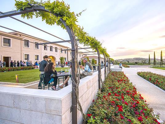 SMARTBOX - 3 giorni da sogno nella verde Toscana: 2 notti con colazione e 1 degustazione di vini - Cofanetto regalo - 6