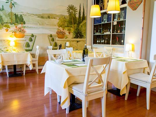 SMARTBOX - Pausa relax e gusto in Lombardia: 1 trattamento benessere e 1 cena per 2 - Cofanetto regalo - 4