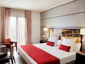 SMARTBOX - Insieme a Barcellona: 1 o 2 notti con possibile colazione in hotel 3* o 4* - Cofanetto regalo - 3