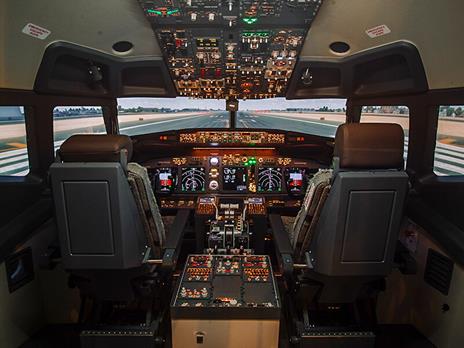 SMARTBOX - Pilota un Boeing 737: volo di 1h e 30min con simulatore professionale - Cofanetto regalo - 4