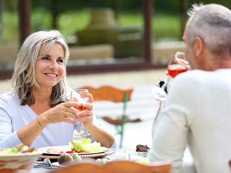 SMARTBOX - Regali di Natale speciali per papà: soggiorni, relax, cene o avventure a scelta per 2 - Cofanetto regalo - 4