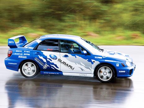 SMARTBOX - Motori ruggenti in pista: guida di 3 auto da sogno - Cofanetto regalo - 4