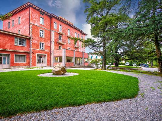 SMARTBOX - Buon Natale Mamma & Papà! Soggiorni, cene, relax o avventure a scelta per 2 - Cofanetto regalo - 2