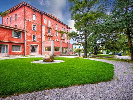 SMARTBOX - Buon Natale, fratello! Soggiorni, cene, avventure o pause benessere a scelta per 2 persone - Cofanetto regalo - 2