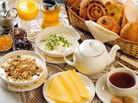 SMARTBOX - Destinazione Spagna: 2 giorni in incantevoli città spagnole per 2 - Cofanetto regalo - 4