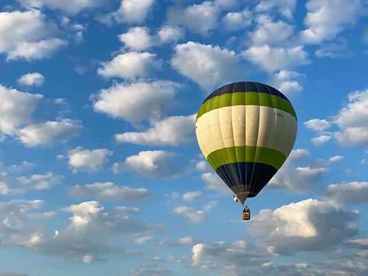 SMARTBOX - Pomeriggio in volo: 1 esclusiva esperienza in mongolfiera per 2 tra i cieli di Crema - Cofanetto regalo - 2