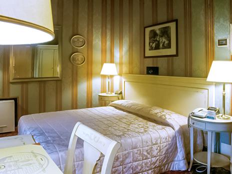 SMARTBOX - Relax e benessere nel lusso: 1 notte con accesso alla Spa in hotel 4* - Cofanetto regalo - 4