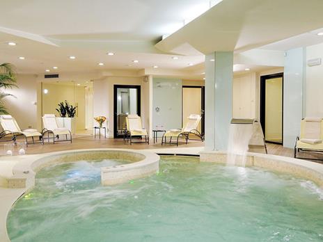 SMARTBOX - Elegante soggiorno in Lombardia con accesso Spa e cena romantica - Cofanetto regalo - 6