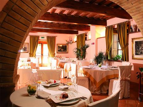 SMARTBOX - Da Perugia ad Assisi 2 giorni in Spa con cena in hotel 3* e 4* in Umbria - Cofanetto regalo - 4