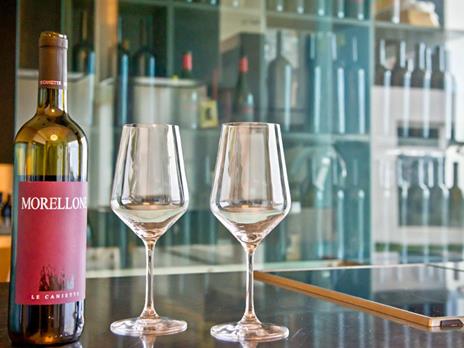 SMARTBOX - Le Marche e i suoi vini: visita a 1 cantina, 1 degustazione e 2 bottiglie - Cofanetto regalo - 3