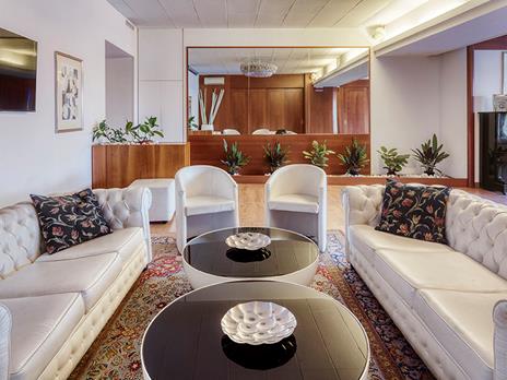 SMARTBOX - 1 notte in 4* Superiore con Prosecco in camera e noleggio bici a Treviso - Cofanetto regalo - 3