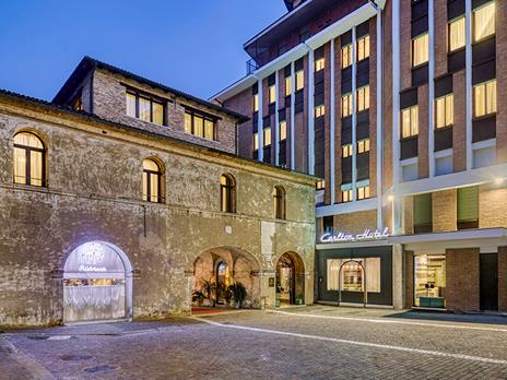 SMARTBOX - 1 notte in 4* Superiore con Prosecco in camera e noleggio bici a Treviso - Cofanetto regalo - 4