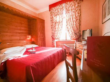 SMARTBOX - Vacanza dincanto a Courmayeur: 1 notte in hotel 4* con cena gourmet - Cofanetto regalo - 2