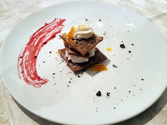 SMARTBOX - 2 romantici giorni tra le colline di Urbino: 1 notte con aperitivo, cena e massaggio per 2 - Cofanetto regalo - 3