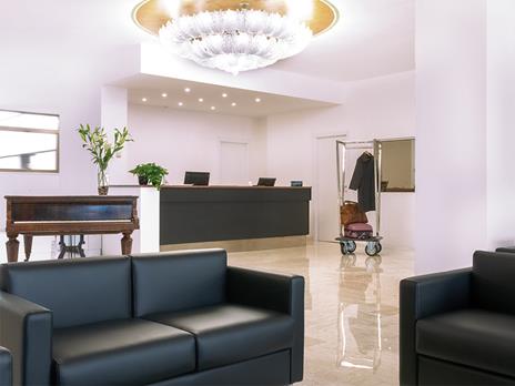 SMARTBOX - Al cuore di Modena: 1 romantica notte in hotel 4* - Cofanetto regalo - 3