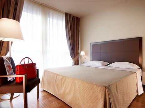 SMARTBOX - Al cuore di Modena: 1 romantica notte in hotel 4* - Cofanetto regalo - 4