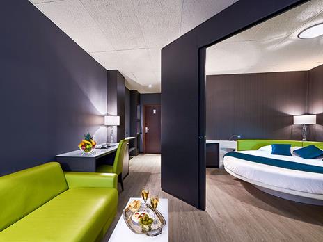 SMARTBOX - Esclusivo soggiorno nella città rossa: 1 notte in hotel 4* a Bologna - Cofanetto regalo - 3