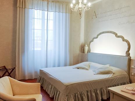SMARTBOX - 1 notte di romantico benessere in Toscana - Cofanetto regalo - 4