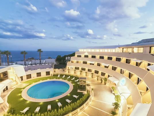 SMARTBOX - Amore, coccole e relax: soggiorno di coppia con possibile cena o pausa benessere - Cofanetto regalo - 3