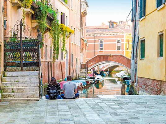 SMARTBOX - Romantica fuga di 3 giorni nelle città più Instagrammabili dEuropa - Cofanetto regalo - 2