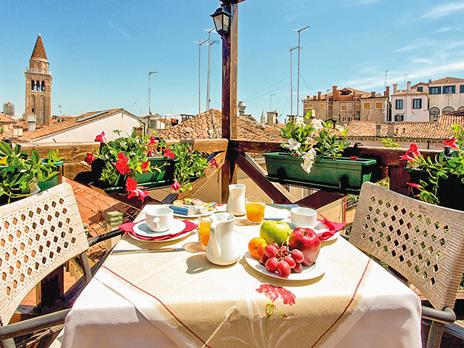 SMARTBOX - Romantica fuga di 3 giorni nelle città più Instagrammabili dEuropa - Cofanetto regalo - 3